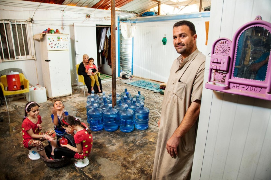 The Abu Noqta family, Syrians living in Jordan’s Za’atari refugee camp, need 380 litres of water daily, including to stay cool amid brutal temperatures. © UNICEF/NYHQ2015–1887/Gilbertson VII
